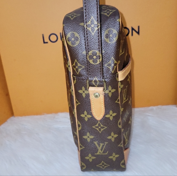 😍🔥Rare 🔥😍 💯%Authentic Louis Vuitton Danube MM Crossbody Bag Monogram Canvas - Picture 3 of 16